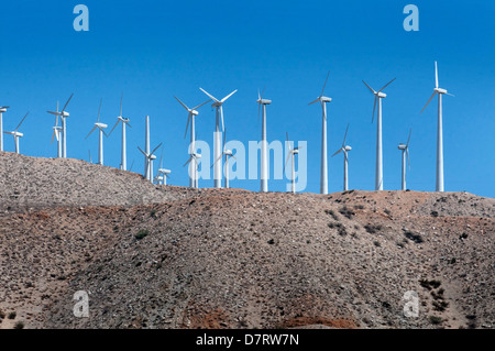 Éoliennes sur l'Interstate 10, près de Palm Springs, en Californie. Banque D'Images