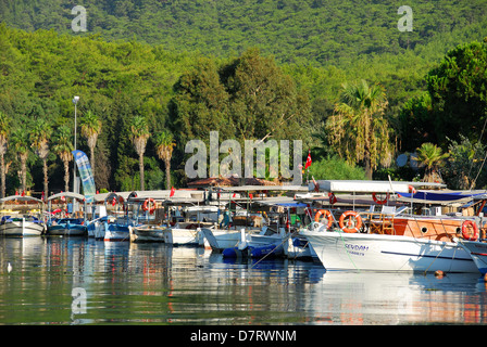 AKYAKA, Turquie. Bateaux dans le port. 2011. Banque D'Images