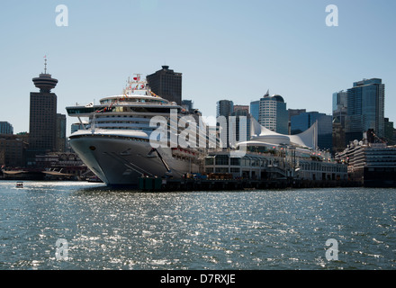 Bateau de croisière amarré à Canada Place, Vancouver, British Columbia, Canada Banque D'Images