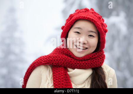 Jeune femme dans la neige Banque D'Images