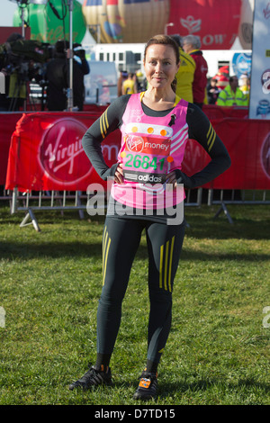 L'actrice Amanda Mealing. Porteur de célébrité à un photocall avant le début de la course marathon de Londres 2013 vierge Banque D'Images