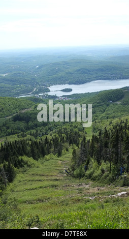 Le sommet d'oeil à l'arrêt de ski Mont-Tremblant, Québec. Banque D'Images