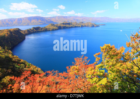 Lac Towada en automne, la Préfecture d'Aomori Banque D'Images