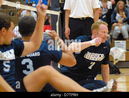 Dans le Colorado, aux Etats-Unis. 13 mai, 2013. Joueur de volleyball assis marine, John Edmonston (7), célèbre un moment donné au cours de la deuxième journée de compétition des Jeux de guerrier à l'United States Olympic Training Center, Colorado Springs, Colorado. Plus de 260 blessés et handicapés, hommes et femmes se sont réunis à Colorado Springs pour concurrencer dans sept sports, mai 11-16. Toutes les branches de l'armée sont représentés, y compris les opérations spéciales et les membres des Forces armées britanniques. Credit : Cal Sport Media/Alamy Live News Banque D'Images