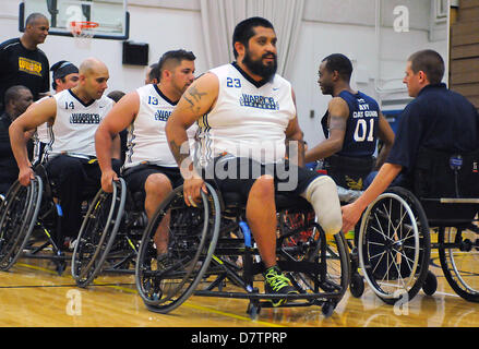 Dans le Colorado, aux Etats-Unis. 13 mai, 2013. Les soldats blessés SOCOM après leur match de basketball en fauteuil roulant contre Marine/Garde côtière canadienne au cours de la deuxième journée de compétition des Jeux de guerrier à l'United States Olympic Training Center, Colorado Springs, Colorado. Plus de 260 blessés et handicapés, hommes et femmes se sont réunis à Colorado Springs pour concurrencer dans sept sports, mai 11-16. Toutes les branches de l'armée sont représentés, y compris les opérations spéciales et les membres des Forces armées britanniques. Credit : Cal Sport Media/Alamy Live News Banque D'Images