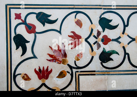 Close-up of stone marqueterie au Taj Mahal à Agra, Inde Banque D'Images