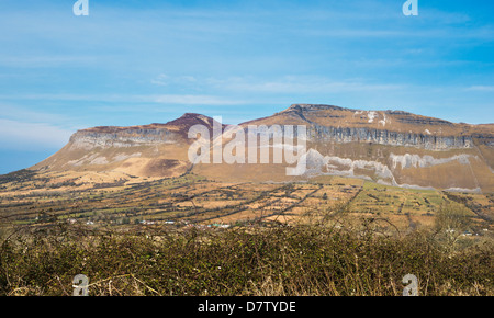 Benbulben et Kings Mountain, Comté de Sligo, Irlande, Irlande Banque D'Images