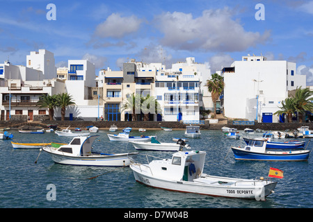 Bateaux dans Charco de San Ginés, Arrecife, Lanzarote, îles Canaries, Espagne, de l'Atlantique Banque D'Images