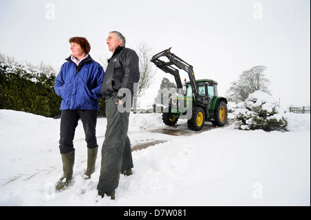 Les Producteurs laitiers Chris & Liz Meilleur de Poole Farm près de Leighterton, Tetbury Gloucestershire qui ont dû jeter du lait lorsque le t Banque D'Images