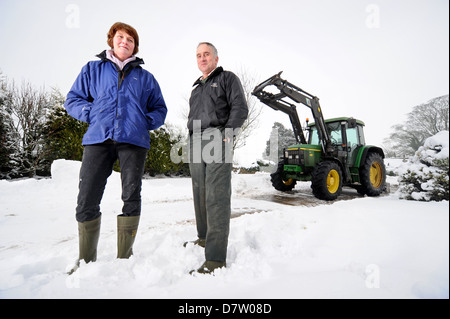 Les Producteurs laitiers Chris & Liz Meilleur de Poole Farm près de Leighterton, Tetbury Gloucestershire qui ont dû jeter du lait lorsque le t Banque D'Images