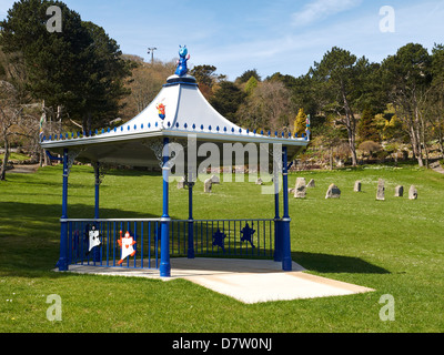 Aire de jeu avec Stone Circle à Happy Valley Jardin à Llandudno Pays de Galles UK Banque D'Images