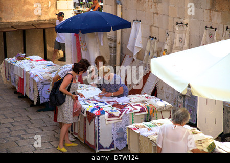 Étals de rue, Dubrovnik, Croatie Banque D'Images