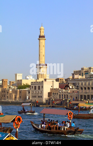 Ferries sur la Crique de Dubaï, Dubaï, Émirats arabes unis, Banque D'Images