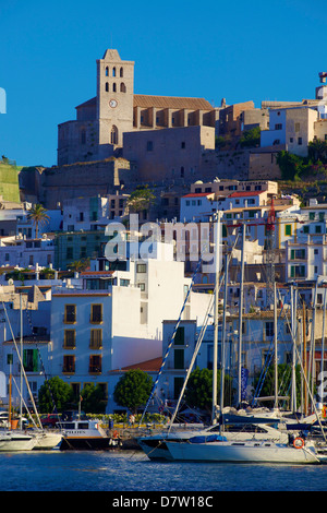 Dalt Vila et le port, la vieille ville d'Ibiza, UNESCO World Heritage Site, Ibiza, Baléares, Espagne Banque D'Images