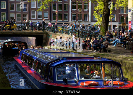 Bateau de tourisme sur Leliegracht, Amsterdam, Pays-Bas Banque D'Images