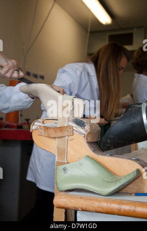 Modèle en bois au laboratoire de l'école chaussures Cercal, San Mauro Pascoli, Emilia-Romagna, Italie Banque D'Images