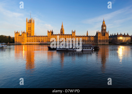 Chambres du Parlement et de la Tamise, de Westminster, Londres, Angleterre, Royaume-Uni Banque D'Images