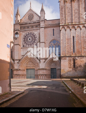 La cathédrale de Saint Pierre, Poitiers, Vienne, Poitou-Charentes, France Banque D'Images