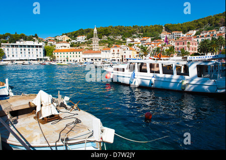 Le port de Hvar, Hvar, île de la côte dalmate, Adriatique, Croatie Banque D'Images