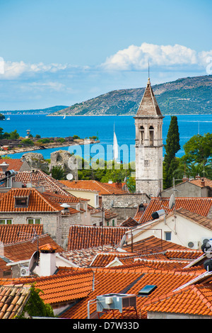 Spire de Saint Michel Monastère et Église beffroi, Trogir, UNESCO World Heritage Site, côte dalmate, Adriatique, Croatie Banque D'Images