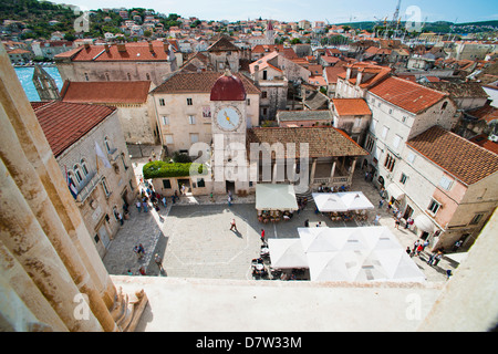 Loggia et fleuve Saint-Laurent Square vue de la cathédrale de Saint-Laurent, Trogir, Site du patrimoine mondial de l'UNESCO, la Croatie Banque D'Images