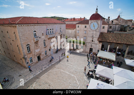 Loggia et fleuve Saint-Laurent Square vue de la cathédrale de Saint-Laurent, Trogir, Site du patrimoine mondial de l'UNESCO, la Croatie Banque D'Images