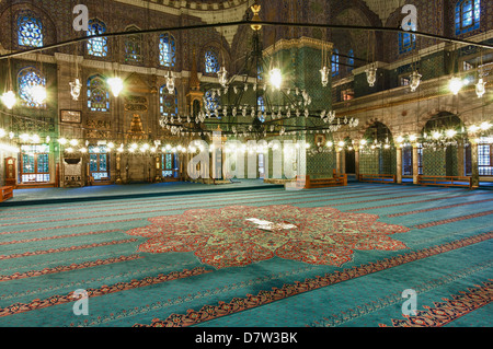 Intérieur de Yeni Cami (nouvelle mosquée), la vieille ville d'Istanbul, Turquie