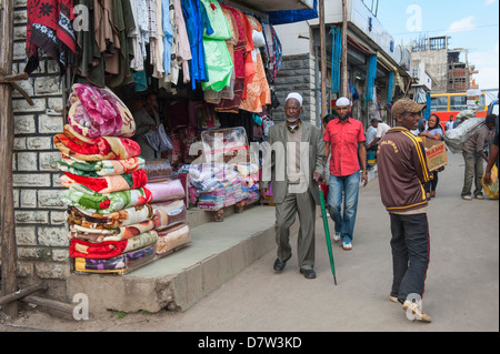 Scène de rue du marché, Mercato d'Addis Abeba, Ethiopie Banque D'Images