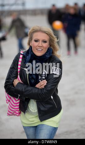 Malmö, Suède. 14 mai 2013. Natalie Horler chanteur du groupe Cascada représentant l'Allemagne pose au cours d'un voyage de la délégation allemande à Skanoer au cours de l'Eurovision 2013 à Malmö (Suède), 14 mai 2013. La grande finale du 58e Concours Eurovision de la chanson (ESC) a lieu le 18 mai 2013. Photo : Joerg Carstensen/dpa/Alamy Live News Banque D'Images