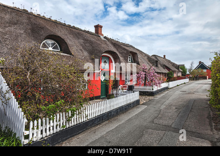 Maison traditionnelle à Nordby sur l'île danoise Adresses importantes Tidevand Færgeruter Lufthavne Bil Banque D'Images