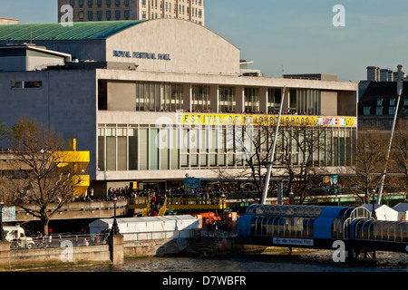 Royal Festival Hall et le Festival Pier, Southbank Centre, Londres, Angleterre Banque D'Images