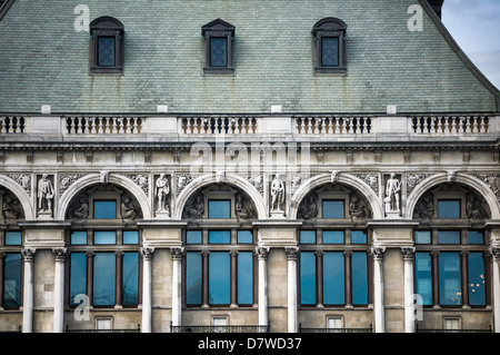 La ville de London School (CLS) Statues Banque D'Images