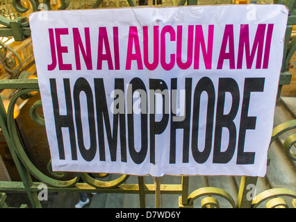 Paris, France, groupes LGBT, associations pour les droits des gays contre l'homophobie Sign On Street 'Je n'ai pas d'ami homophobe' signe de protestation gay Banque D'Images