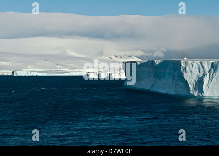 Le son de l'antarctique terre de graham iceberg tabulaire des montagnes et l'océan des glaciers continentaux Banque D'Images