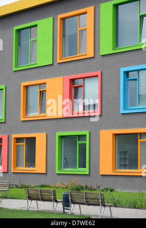 Façade colorée de l'école des arts à Kiev, Ukraine Banque D'Images