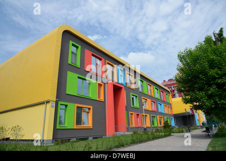 Façade colorée de l'école des arts à Kiev, Ukraine Banque D'Images