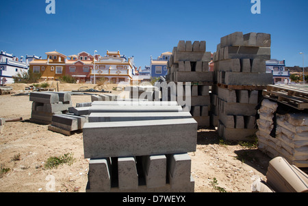 Les chantiers de construction abandonnés sur la côte. Banque D'Images