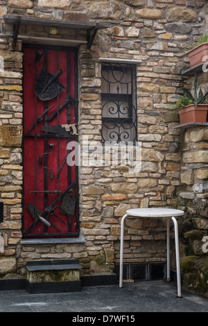 Bussana Vecchia (vieux Bussana), une cité médiévale ville fantôme en Ligurie, près de San Remo, en Italie, c'est le village d'artistes internationaux. Banque D'Images