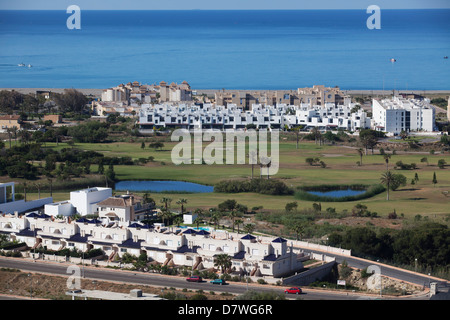 Les chantiers de construction abandonnés sur la côte. Almeriamar, Almeria, Andalousie, Espagne, Europe, UNION EUROPÉENNE Banque D'Images