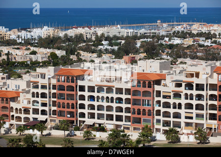 Les chantiers de construction abandonnés sur la côte. Almeriamar, Almeria, Andalousie, Espagne, Europe, UNION EUROPÉENNE Banque D'Images