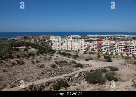 Les chantiers de construction abandonnés sur la côte. Almeriamar, Almeria, Andalousie, Espagne, Europe, UNION EUROPÉENNE Banque D'Images