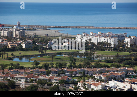 Les chantiers de construction abandonnés sur la côte. Almeriamar, Almeria, Andalousie, Espagne, Europe, UNION EUROPÉENNE Banque D'Images