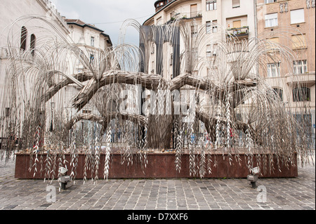 Budapest Hongrie Grande Synagogue Zsinagoga Holocaust Memorial construit 1991 fonds partie Tony Curtis inscrit les noms de feuilles métalliques Nom tags Banque D'Images
