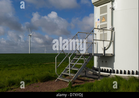 Porte de base et l'échelle de l'éolienne, Normandie, France Banque D'Images