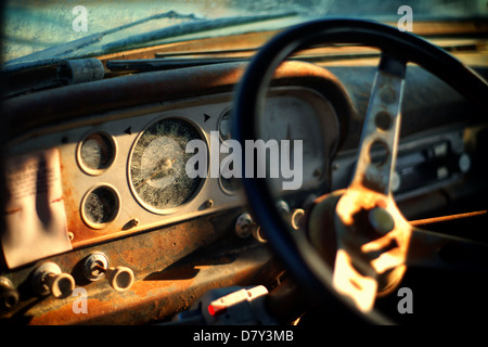 Close up d'un volant et un tableau de bord d'une vieille voiture américaine Banque D'Images