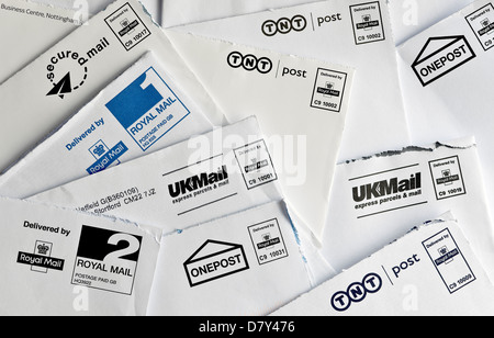 Gros plan d'enveloppes postales affranchies affranchies affranchies Royaume-Uni Royaume-Uni GB Grande-Bretagne Banque D'Images