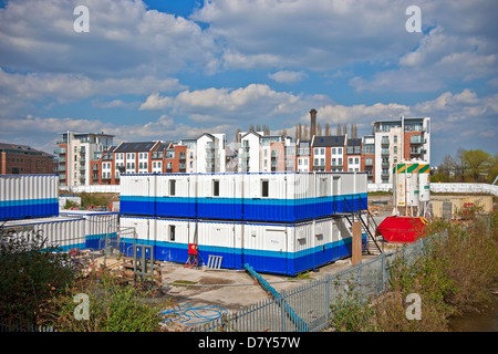 Cabines portables sur le chantier de construction avec appartements modernes Le centre-ville de Hungate York North Yorkshire Angleterre Royaume-Uni Royaume-Uni Banque D'Images