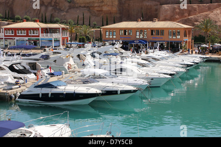 Port Adriano Superyacht Jours 2013 et Journées Portes Ouvertes 2013 Sunseeker - Port Adriano Marina, Calvià, au sud ouest de Majorque, Banque D'Images