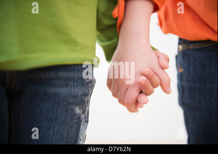 Close up of girls holding hands Banque D'Images