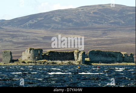 Les canoéistes château de lochindorb estate Parc national de Cairngorms highlands Ecosse Banque D'Images